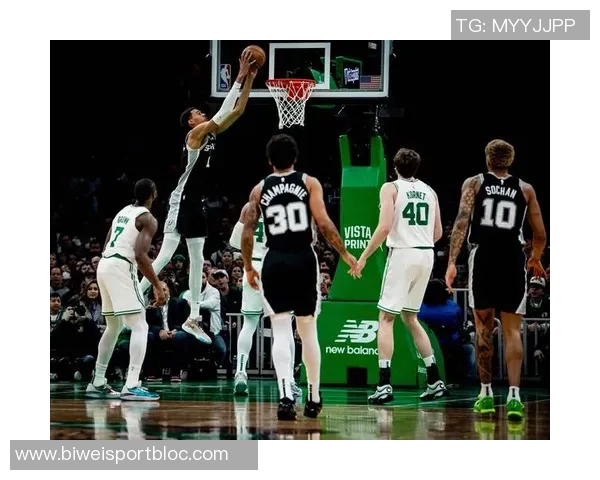 文班亚马砍下24分15板表现惊艳马刺新赛季比赛引发广泛关注